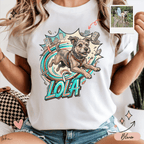 Playera personalizada LOKA HEROES color Blanco con ilustración de perro estilo cómic — impresión DTG