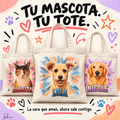 Tres tote bags color blanco natural personalizadas con retratos gráficos de dos perros y un gato, cada una con el nombre de la mascota integrado en el diseño.